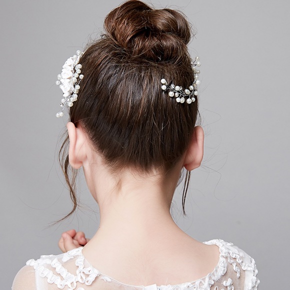 Pearl and Crystal White Flower Bridal Hair Comb - Picture 4 of 16